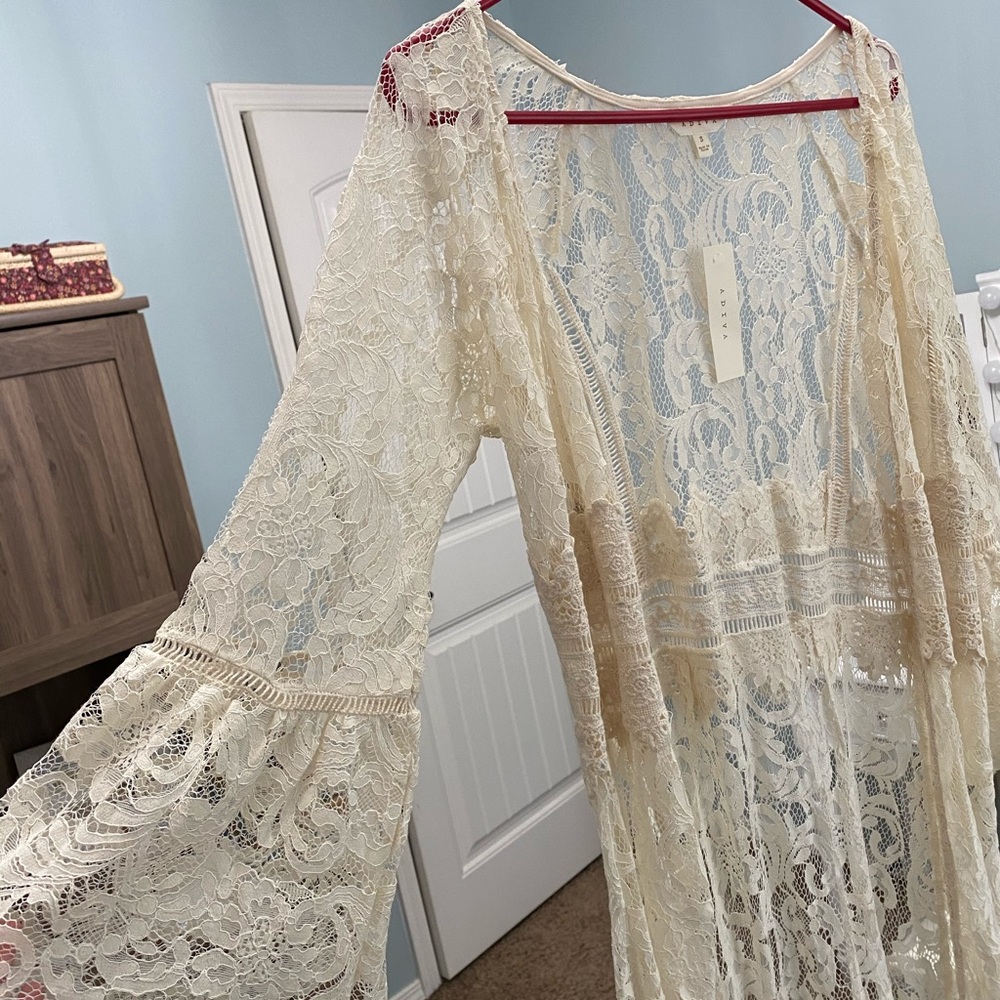 Adiva lace cover-up